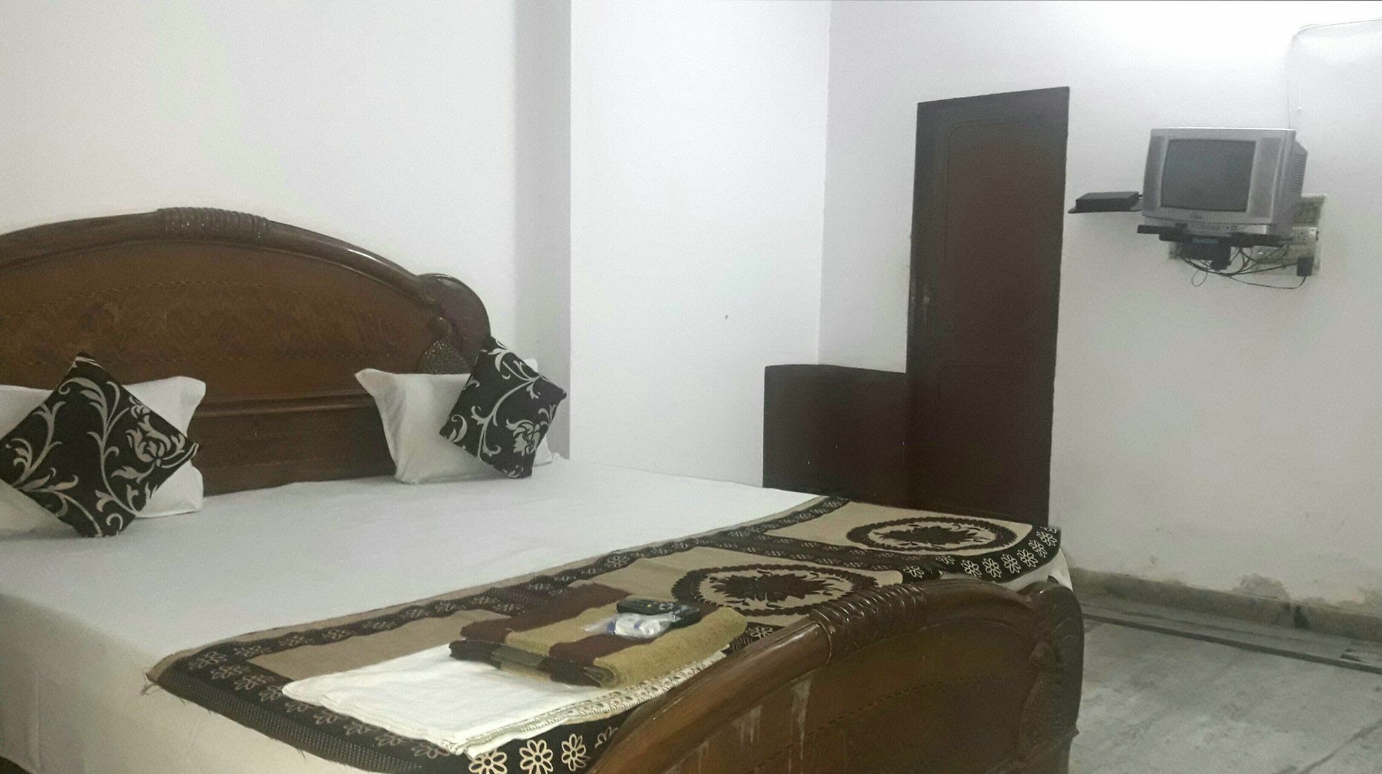 Oyo Rajdhani Guest House Faridabad Eksteriør bilde